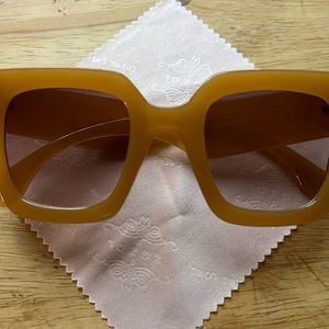 Women Oversized sunglasses: Vintage square frame..